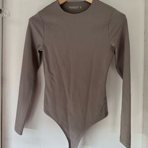 Abercrombie longsleeve crewneck bodysuit, size small, taupe/grey